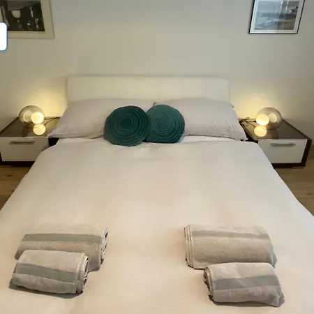 H3 With 3,5 Rooms, 2 Bedroom Livingroom And Big Kitchen, Modern And *