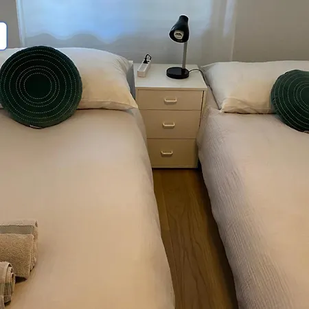 H3 With 3,5 Rooms, 2 Bedroom Livingroom And Big Kitchen, Modern And ציריך